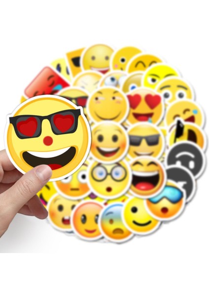 Renkli 50 adet emojili PVC sticker süs, çeşitli tasarımlar, eğlenceli ve kaliteli seçenekler fırsatları