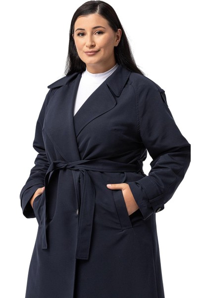 Büyük Beden Mono Yaka Kruvaze Kapamalı Yırtmaçlı Astarlı Uzun Lacivert Trençkot indirimleri