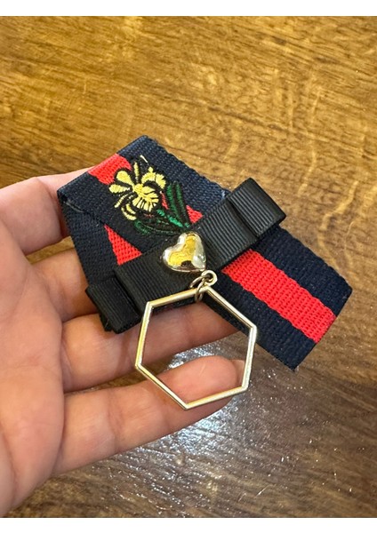 Halka Uçlu Kalpli Tasarım Yaka Iğnesi Broş 9x6 cm fiyatları