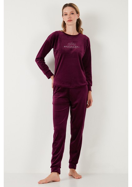 Standart Fit Bisiklet Yaka Yumuşak Kadife Pijama Takımı Bayan Pijama Takımı 6094201 fırsatları