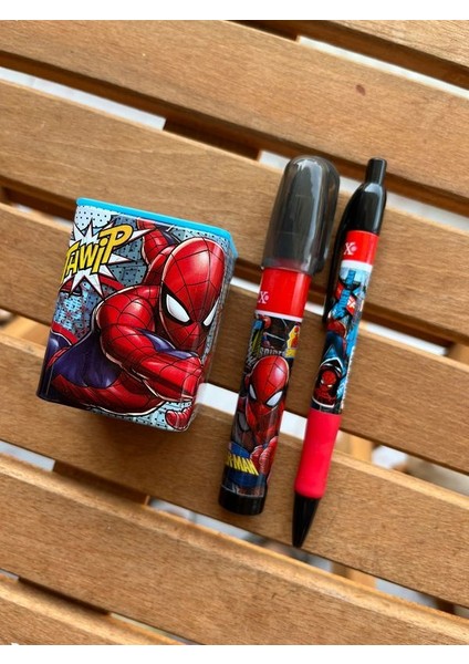 Spiderman Figürlü Yumurtlayan Silgi Kalemtraş 0,7 Uçlu Kalem Seti