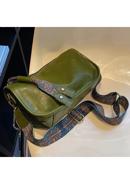 Kadınlar Için Popüler Çantalar 2024 Yaz Yeni Moda Geniş Bant Crossbody Çanta Niş Internet Ünlü Popüler Yastık Kadın Çantası (Yurt Dışından)