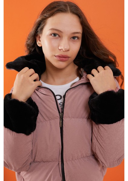 Pembe Dik Yaka Kolu Kürk Detaylı Kız Çocuk Şişme Mont 19506 indirimleri