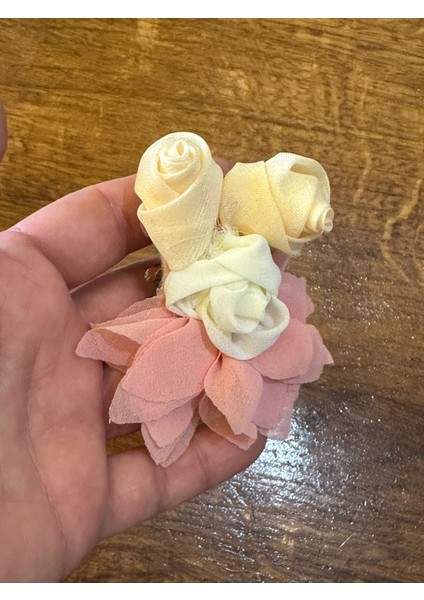 Tomurcuk Çiçekli Tasarım Broş Yaka Iğnesi Giyim Aksesuarı 9x7 cm fiyatları