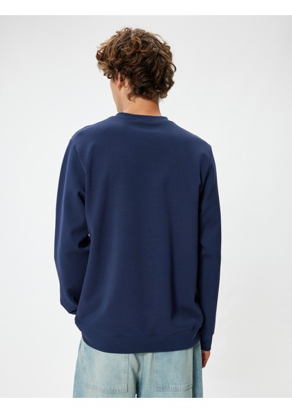 Bisiklet Yaka Sweatshirt Minimal Baskılı Interlok Kumaş Pamuk Karışımlı fırsatları