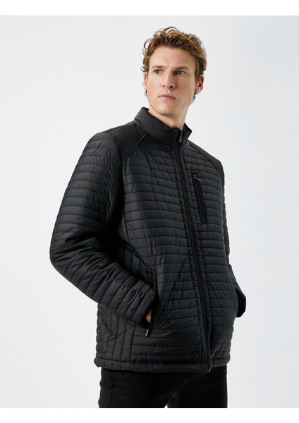 Mevsimlik Ceket Dik Yaka Fermuarlı Cep Detaylı