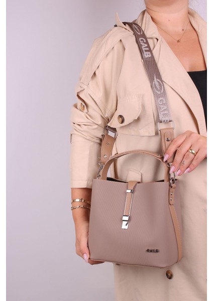 Yeni Sezon Kadın Omuz Çantası 4 Bölmeli Ayarlanabilir Geniş Askılı 22X20 cm AKL2055