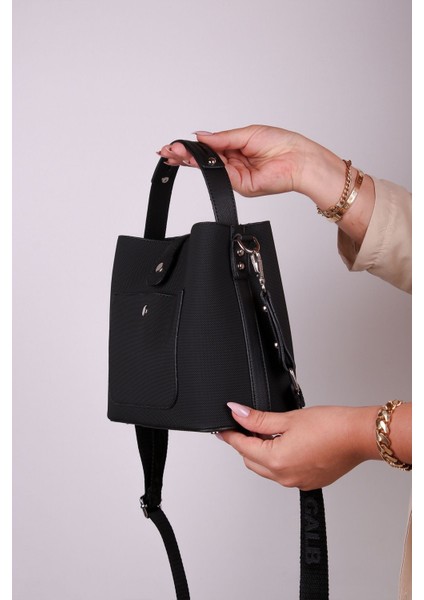 Yeni Sezon Kadın Omuz Çantası 4 Bölmeli Ayarlanabilir Geniş Askılı 22X20 cm AKL2055