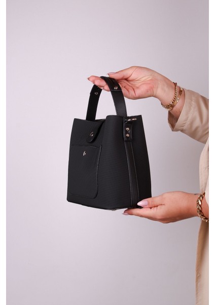 Yeni Sezon Kadın Omuz Çantası 4 Bölmeli Ayarlanabilir Geniş Askılı 22X20 cm AKL2055