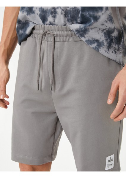 Bermuda Şort Beli Bağcıklı Etiket Baskılı Cepli