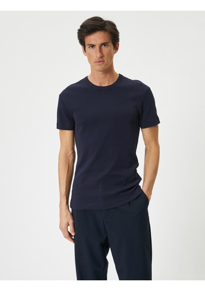 Basic Tişört Slim Fit Dokulu Kısa Kollu modelleri