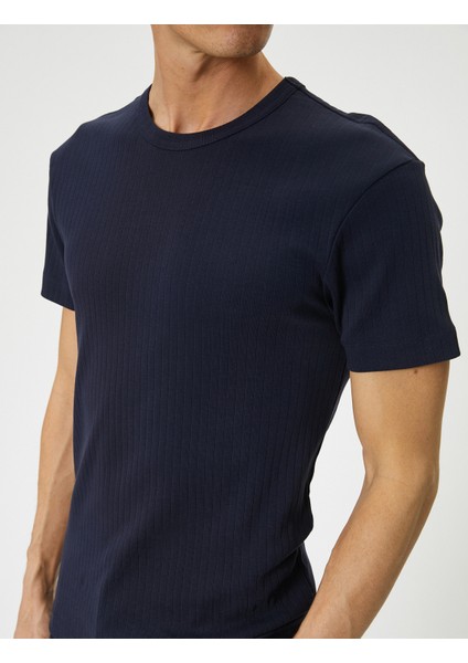 Basic Tişört Slim Fit Dokulu Kısa Kollu indirimleri