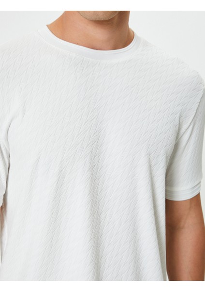 Basic Tişört Dokulu Elastik Bitişli Kısa Kollu Bisiklet Yaka Regular Fit
