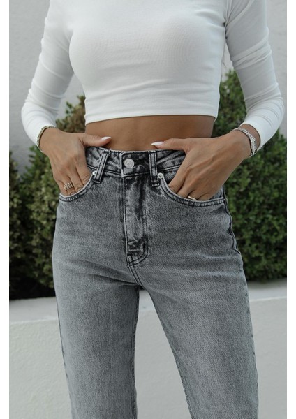 Gri Yıkamalı Boy Fit Kesik Paça Jean fırsatları
