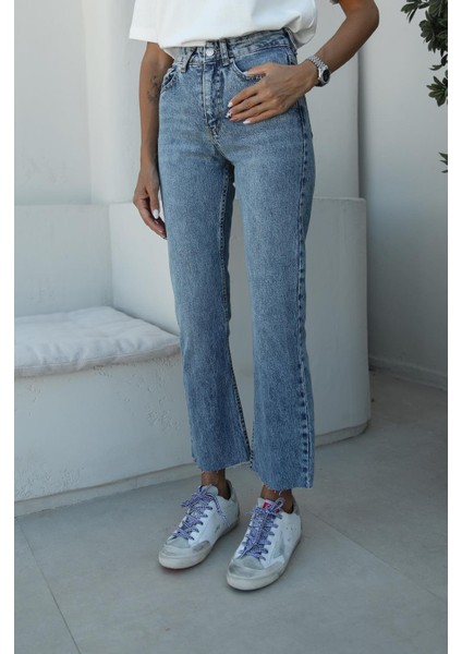 Mavi Boy Fit Kesik Paça Jean modelleri