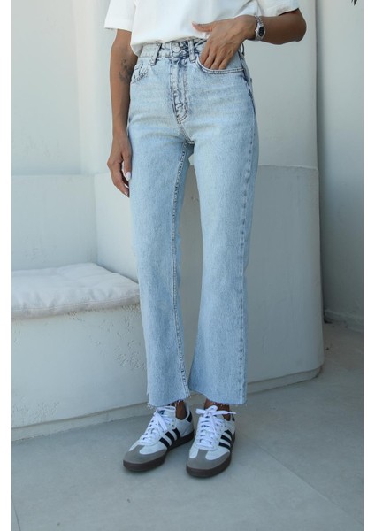 Açık Mavi Boy Fit Kesik Paça Jean fiyatları