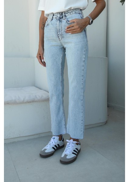 Açık Mavi Boy Fit Kesik Paça Jean modelleri