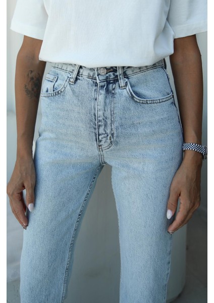 Açık Mavi Boy Fit Kesik Paça Jean indirimleri