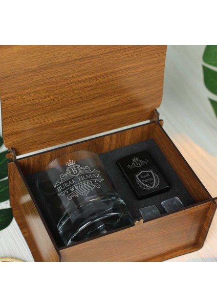 Ahşap Kutulu Retro Tasarımlı İsim & Mesaj Yazılı Çakmak & Taşlı Viski Kadehi Seti indirimleri