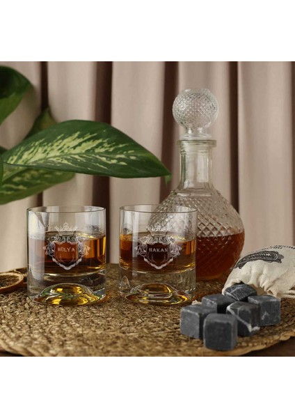 Ahşap Kutulu Kraliyet Desenli İsme Özel Taşlı & 2'Li Viski Kadehi Seti fırsatları