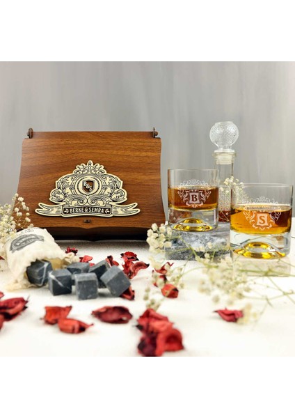 Ahşap Kutulu Arma Tasarımlı Isme Özel Taşlı & 2'Li Viski Kadehi Seti