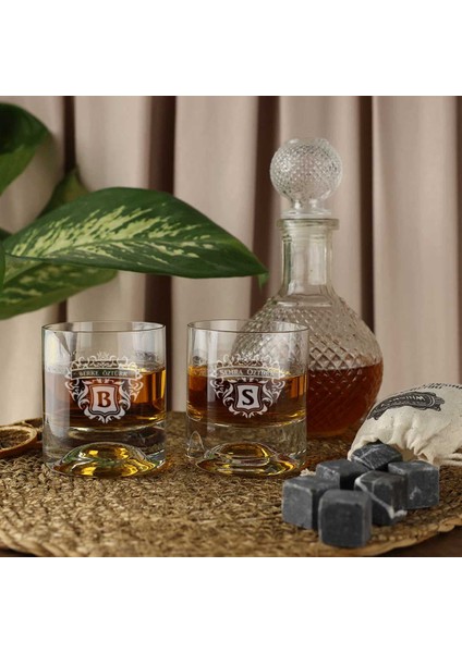 Ahşap Kutulu Arma Tasarımlı Isme Özel Taşlı & 2'Li Viski Kadehi Seti modelleri