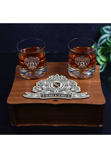 Ahşap Kutulu Arma Tasarımlı Isme Özel Taşlı & 2'Li Viski Kadehi Seti indirimleri