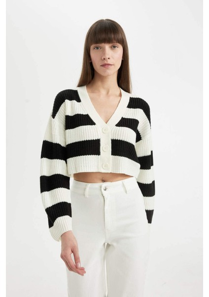 Regular Fit V Yaka Çizgili Düğmeli Triko Hırka Z8539AZ24AU modelleri