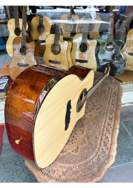 Black Hole Akustik Gitar