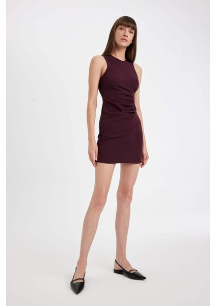 Bodycon Vücuda Oturan Bisiklet Yaka Drapeli Basic Düz Kolsuz Mini Bordo Elbise D3065AX24AU