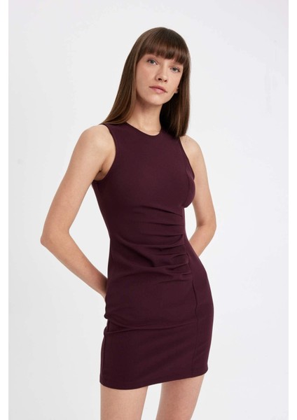 Bodycon Vücuda Oturan Bisiklet Yaka Drapeli Basic Düz Kolsuz Mini Bordo Elbise D3065AX24AU modelleri
