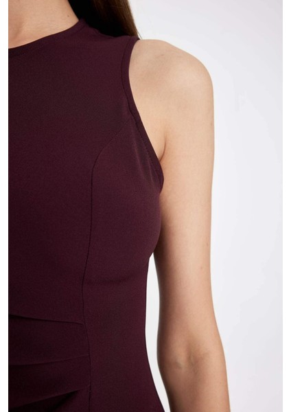 Bodycon Vücuda Oturan Bisiklet Yaka Drapeli Basic Düz Kolsuz Mini Bordo Elbise D3065AX24AU indirimleri