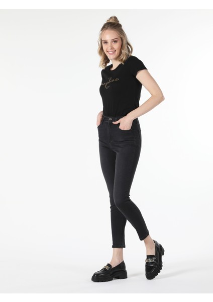Slim Fit Yuvarlak Yaka Baskılı Kadın Siyah Kısa Kol Tişört