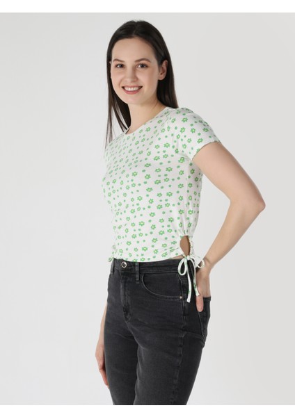 Slim Fit Yuvarlak Yaka Çiçekli Kadın Beyaz Kısa Kol Tişört modelleri
