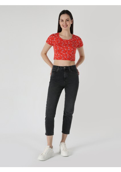 Slim Fit Yuvarlak Yaka Çiçekli Kadın Kirmizi Kısa Kol Tişört modelleri