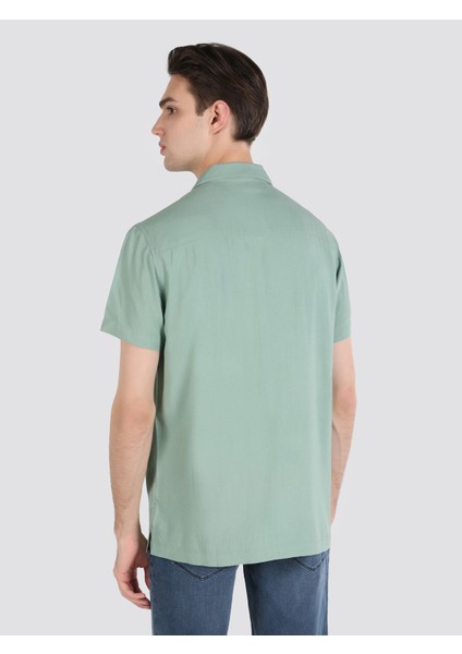 Regular Fit Shirt Neck Düz Erkek Yeşil Kısa Kol Gömlek fiyatları