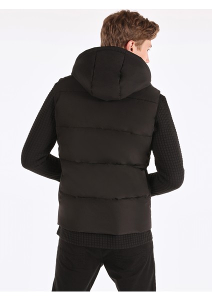 Slim Fit Fermuarlı Kapüşonlu Cep Detaylı Şişme Siyah Erkek Yelek