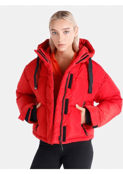 Regular Fit Kapüşonlu Şişme Cepli Kırmızı Kadın Mont Cl1065781 fırsatları