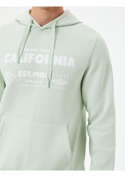 Kapşonlu Sweatshirt Kolej Baskılı Kanguru Cep Detaylı indirimleri