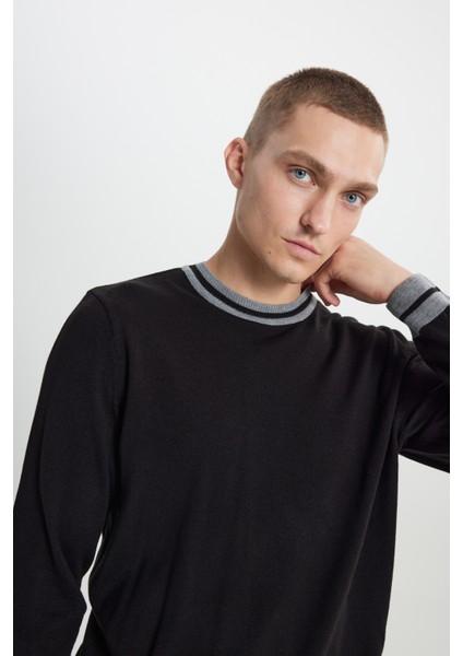 ALTINYILDIZ CLASSICS Erkek Siyah Anti-pilling Kolu Ve Yakası Şerit Desenli Standart Fit Bisiklet Yaka Triko Kazak fırsatları