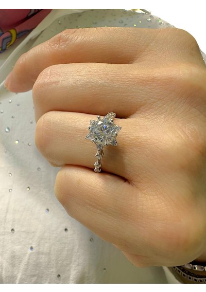 Üst Kalite Beyaz Altın Tektaş Lotus Yüzük