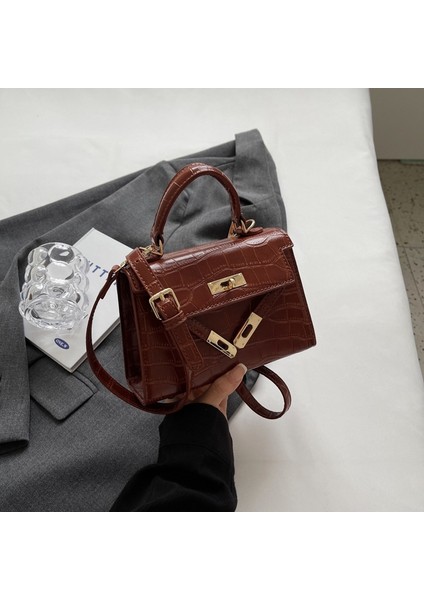 2024 Yeni Kelly Çanta Moda Kadın Çok Yönlü Crossbody Çanta Küçük Kare Çanta High-End Omuz Çantası Çanta (Yurt Dışından)