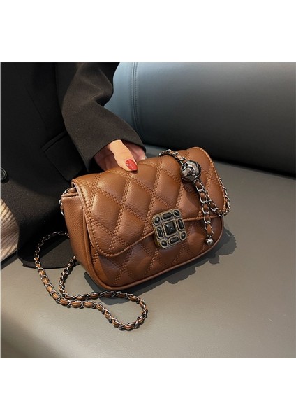 Kadınlar Için High-End Dokulu Moda Çanta 2024 Bahar Yeni Moda Retro Işlemeli Eşkenar Dörtgen Tek Omuz Crossbody Çanta (Yurt Dışından)