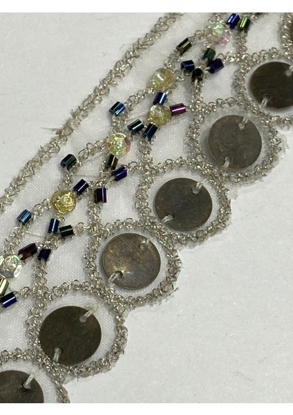 Tül Üzeri Metal Pul Işli Dekoratif Şerit/ 6 Mt / Beyaz fiyatları