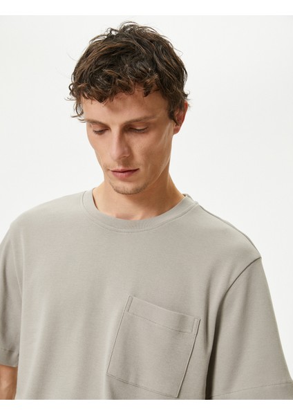 Basic Tişört Cep Detaylı Kısa Kollu Bisiklet Yaka