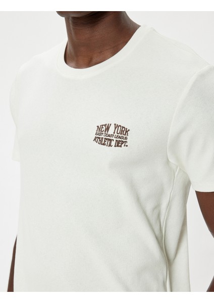 Slim Fit Tişört Slogan Işlemeli Kısa Kollu Bisiklet Yaka Pamuklu