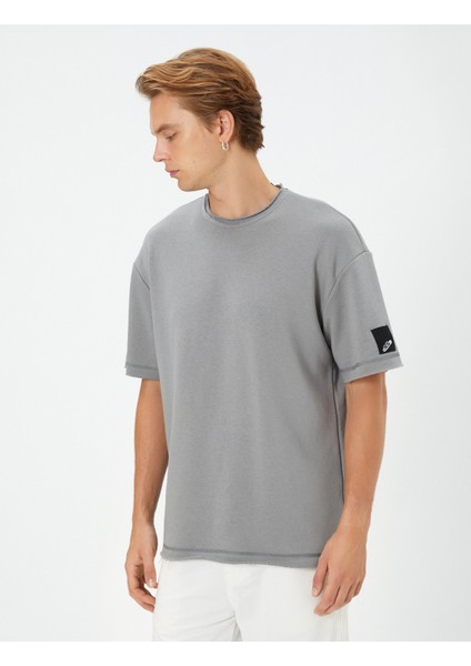 Basic Tişört Bisiklet Yaka Kısa Kollu Etiket Baskılı modelleri