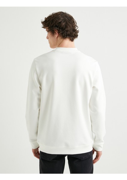 Slogan Nakışlı Sweatshirt Bisiklet Yaka Uzun Kollu fırsatları