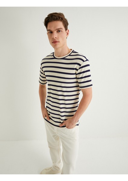 Basic Tişört Slim Fit Çizgili Bisiklet Yaka Kısa Kollu fiyatları