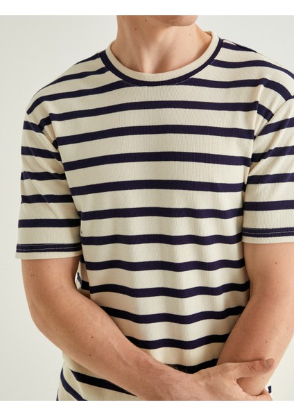 Basic Tişört Slim Fit Çizgili Bisiklet Yaka Kısa Kollu indirimleri